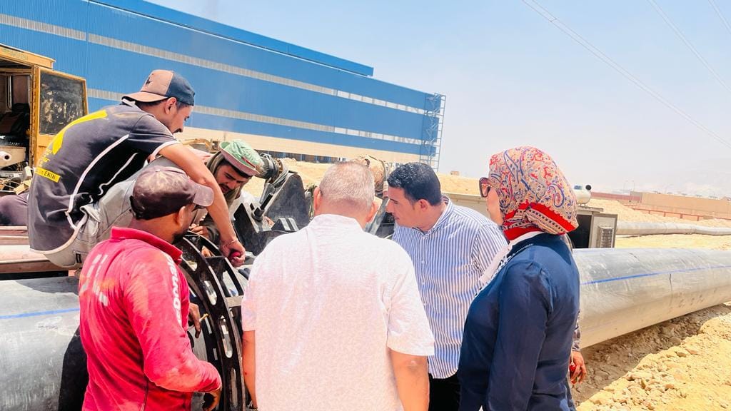 وزير الإسكان يتابع المشروعات الجارية بالمرحلة العاجلة في “السويس الجديدة”