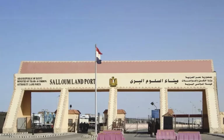 منفذ السلوم البري على الحدود مع ليبيا