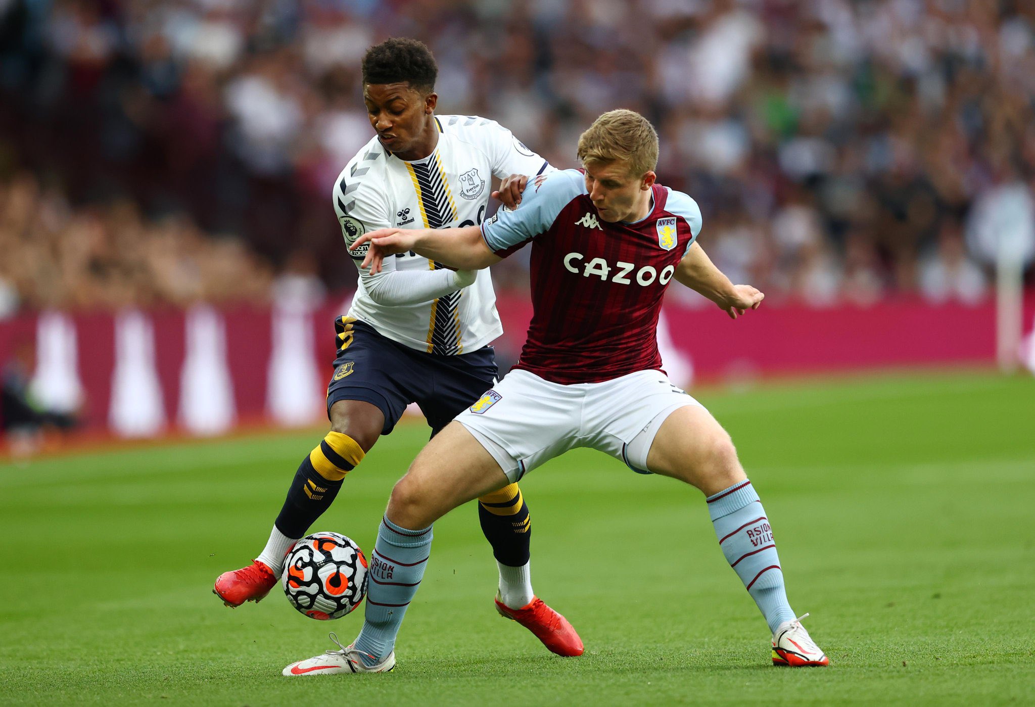 الدوري الإنجليزي الممتاز.. كل ما تريد معرفته عن مباراة أستون فيلا وإيفرتون اليوم