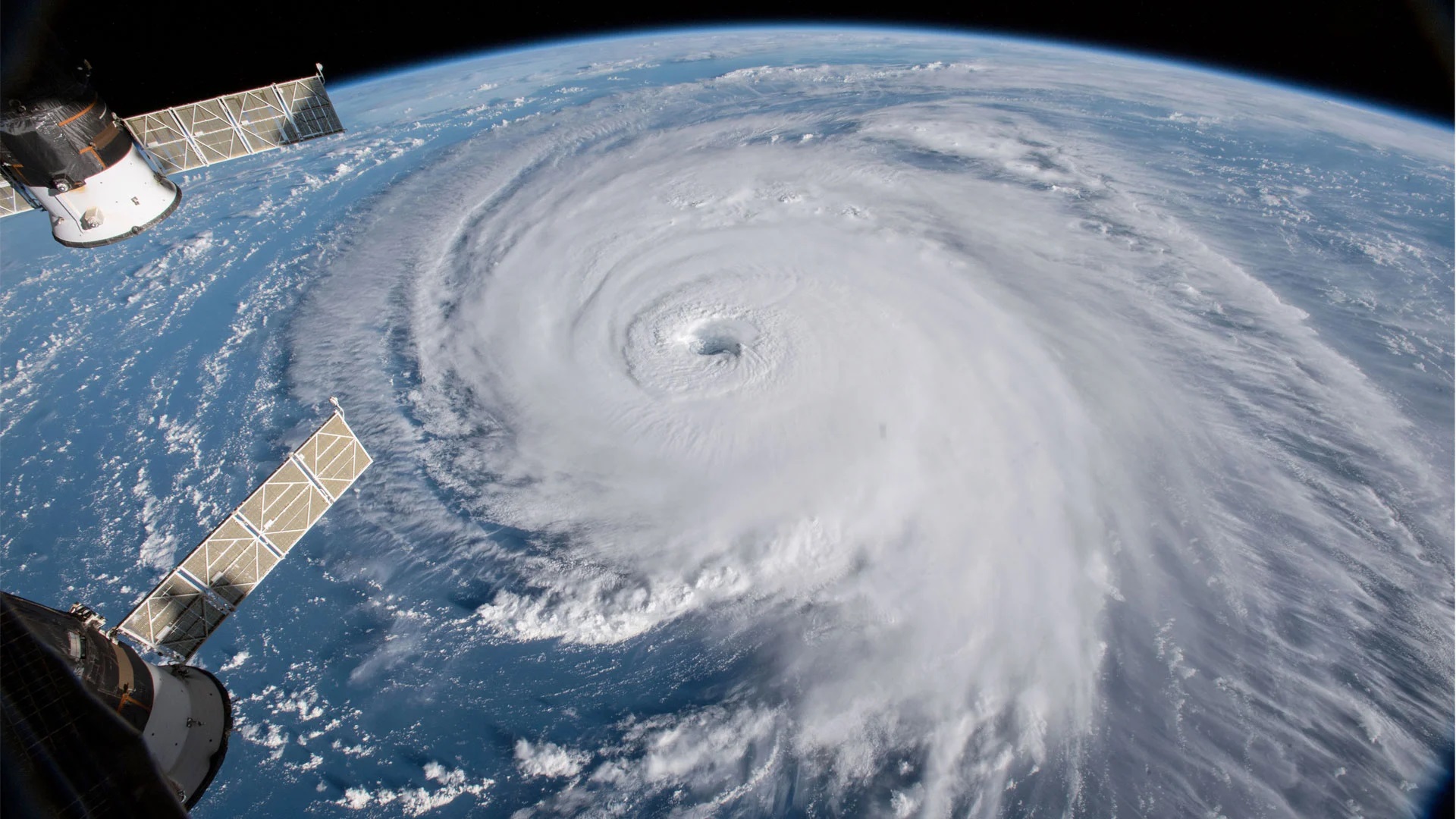 الإعصار “خانون”.. مقتل 2 وقطع الكهرباء عن 166 ألف منزل باليابان