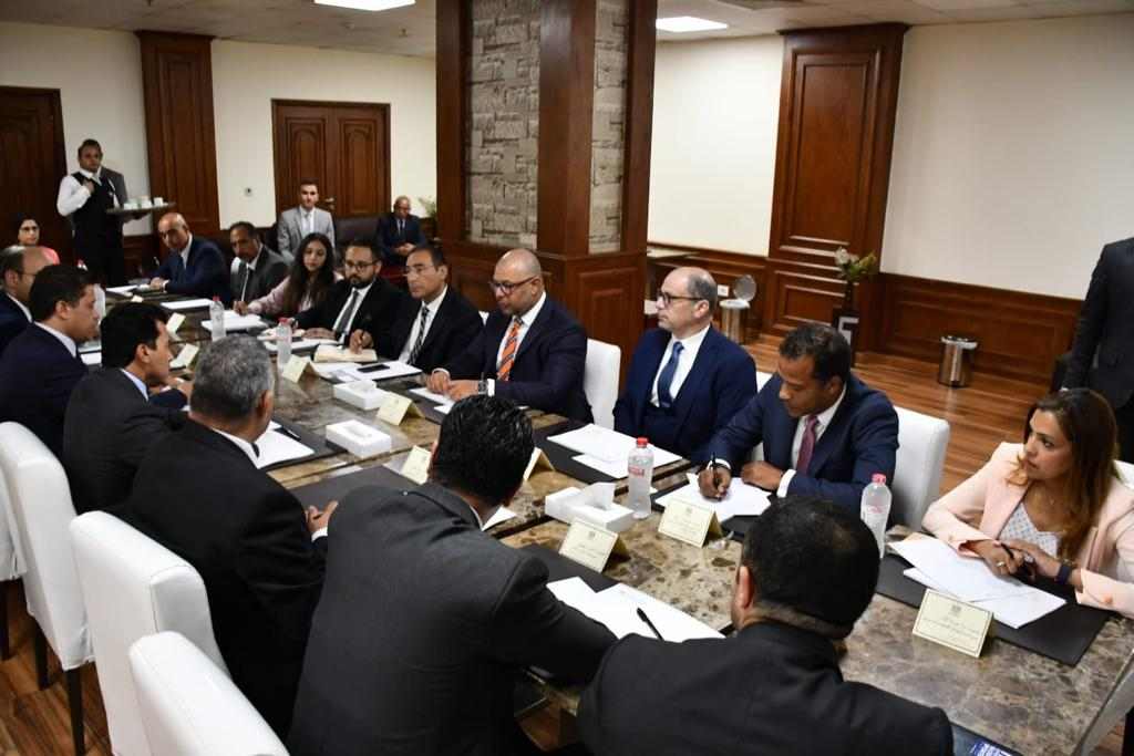 وزير الرياضة يبحث التعاون الثنائي مع رئيس البورصة المصرية