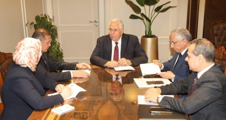 وزير الزراعة وسفير أوزبكستان