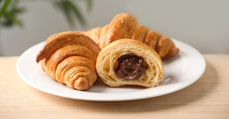 الكرواسون بالشوكولاتة