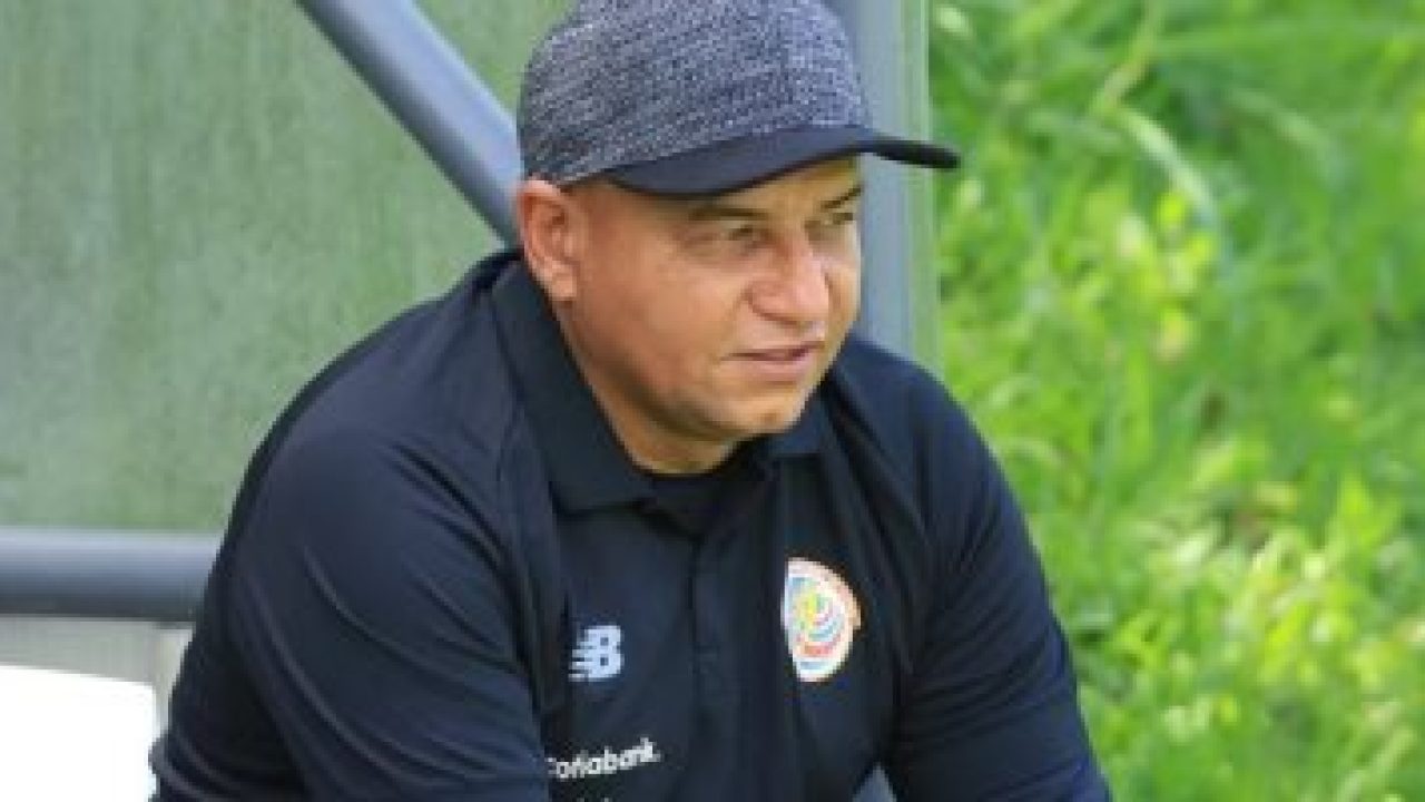 شوبير: وفاة مساعد مدرب كوستاريكا أثناء مباراة الإمارات