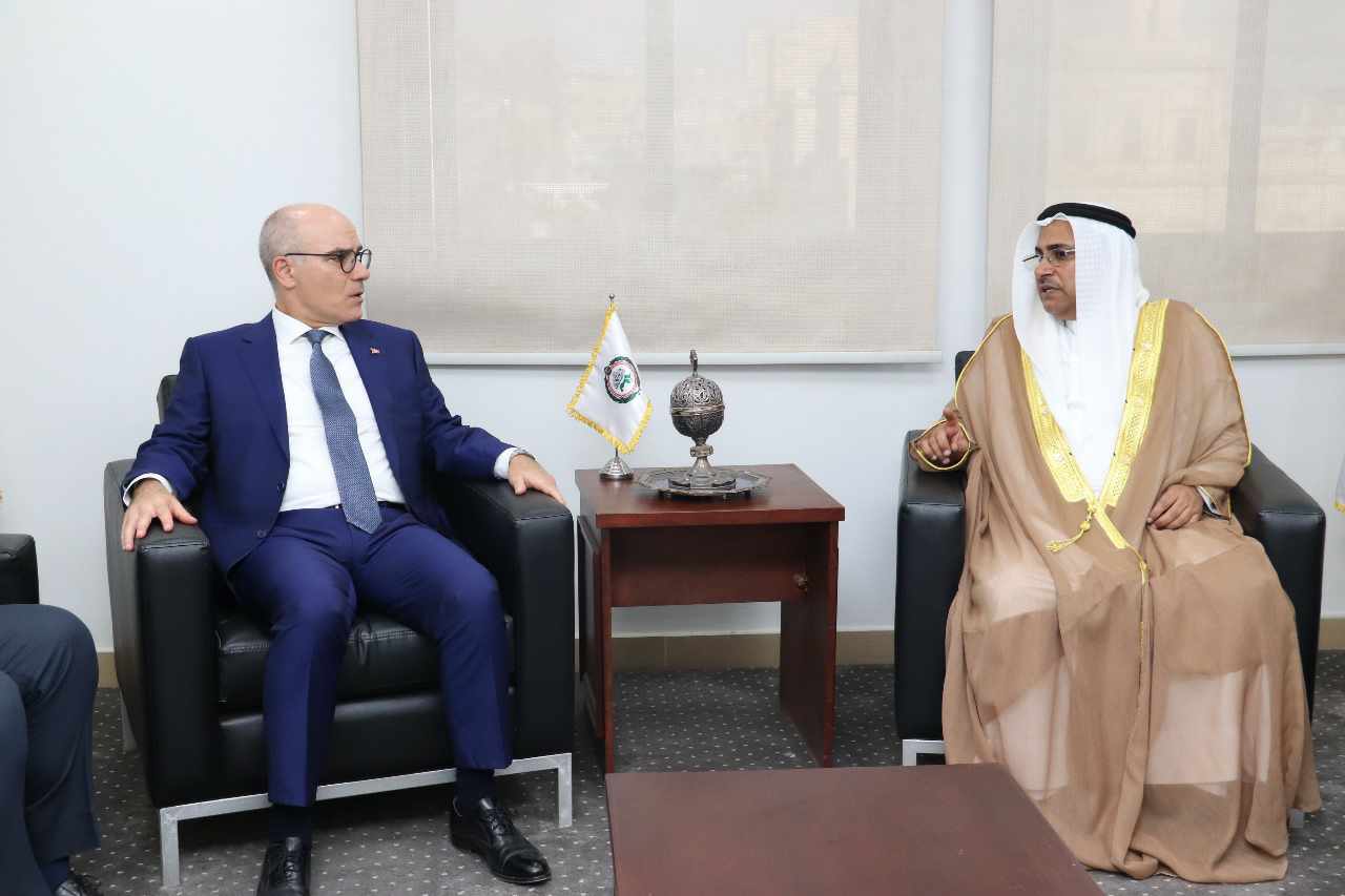 استقبال وزير خارجية تونس بمقر البرلمان العربي في القاهرة