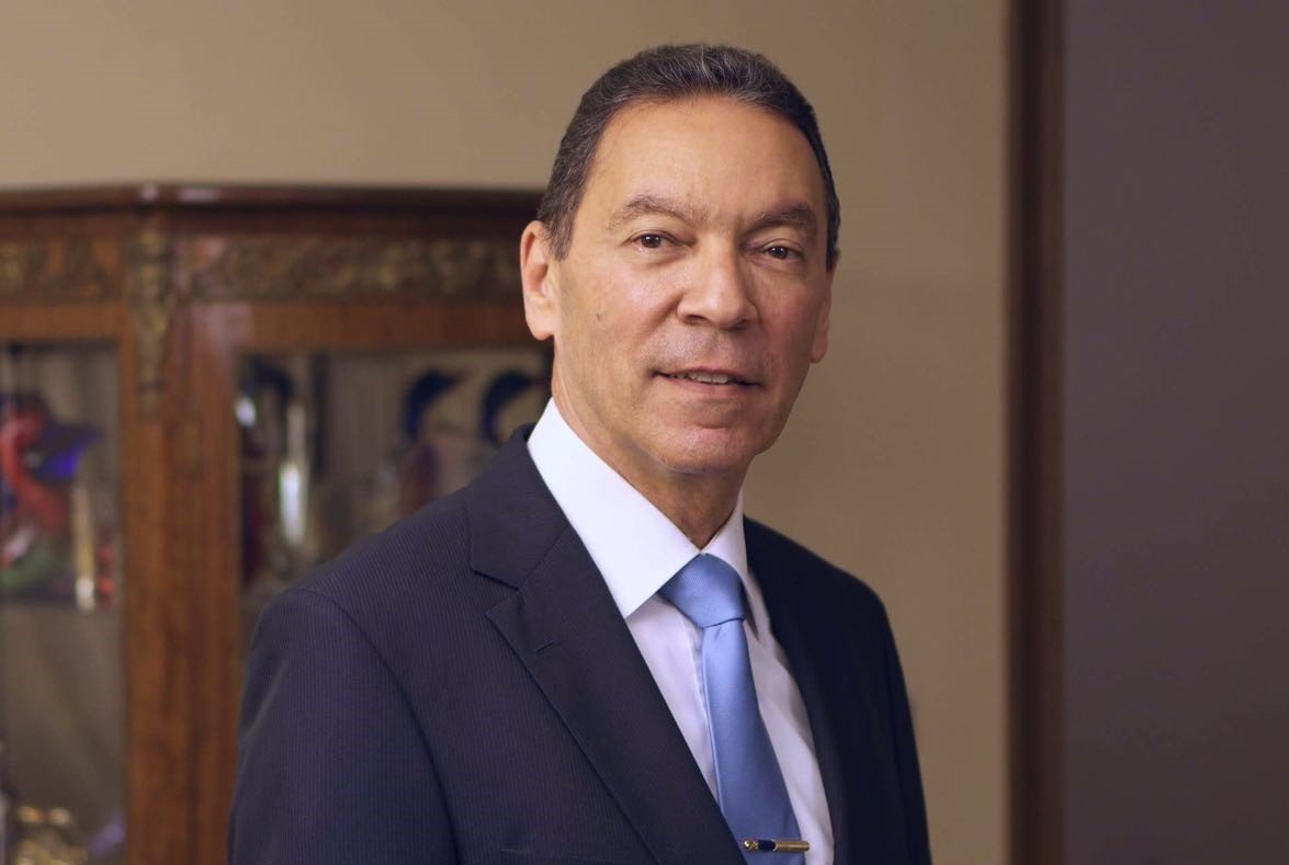 الناظر يوصف حل بسيط لمشكلة الدهون الزائدة للبشرة