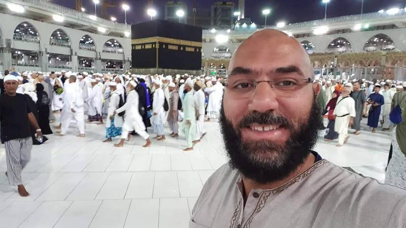 بعد اتهامه بالمتاجرة بالدين.. القصة الكاملة للقبض على أمير منير بسبب “عمرة البدل”