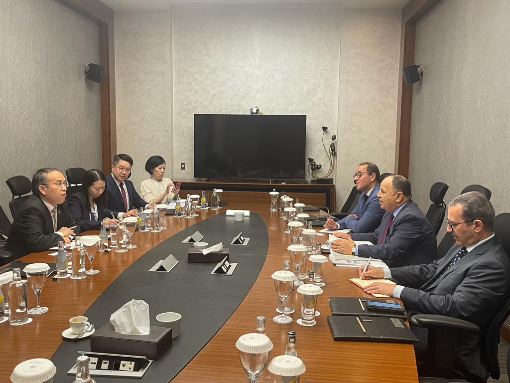 وزير الخدمات المالية والخزانة بإقليم هونج كونج:مصر تحقق نهضة عمرانية ملموسة