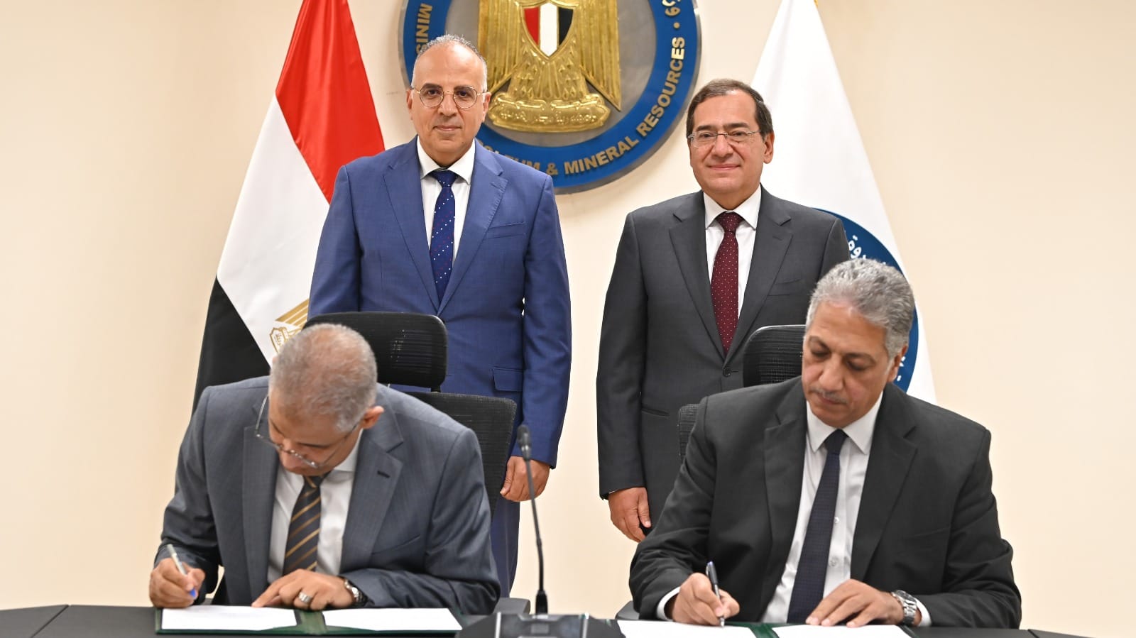 بروتوكول تعاون بين “الري” و”البترول” بشأن الترخيص بتوفير احتياجات المياه لعدد من مشروعات الوزارة