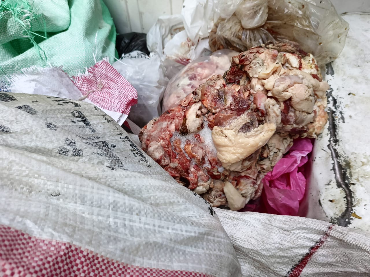 152 كيلو لحوم فاسدة ..لجنة تفتيشية للأسواق بالغربية
