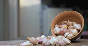 الكيلو وصل لـ80 جنيه.. توقعات بارتفاعات جديدة في أسعار الثوم الفترة المقبلة