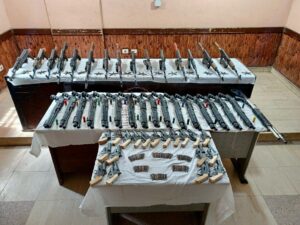 ضبط 9 قضايا مخدرات و33 قضية سلاح نارى فى أسوان ودمياط وأسيوط