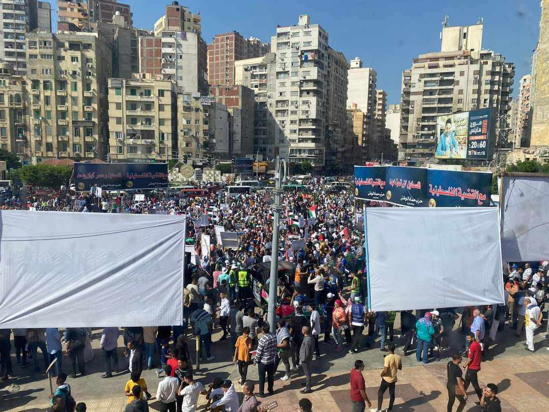 بتظاهرات حاشدة في عدد من المحافظات.. الشعب يفوض الرئيس لحماية الأمن القومي المصري