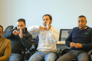 برامج تدريبية للعاملين بمكاتب البريد على لغة الإشارة وكيفية التعامل مع ذوي الهمم