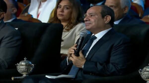 السيسي: المجمعات الصناعية هدفها توفير الوقت والجهد على المصنعين