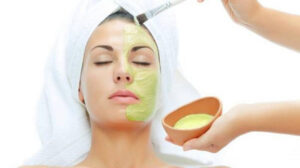 وصفات من البيض لعلاج مشاكل البشرة والشعر