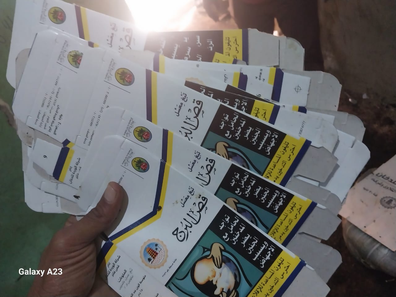 ضبط مخزن لتعبئة وتخزين المعسل بدون ترخيص بالجيزة