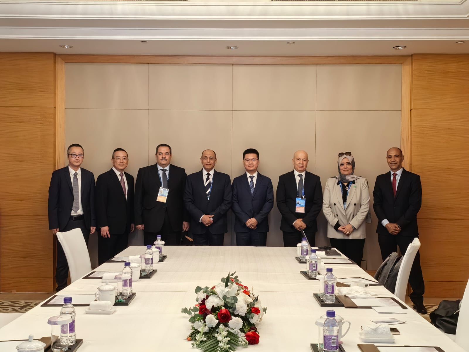 وزير الطيران المدني يلتقي مع الرئيس التنفيذى لشركة هواوي العالمية