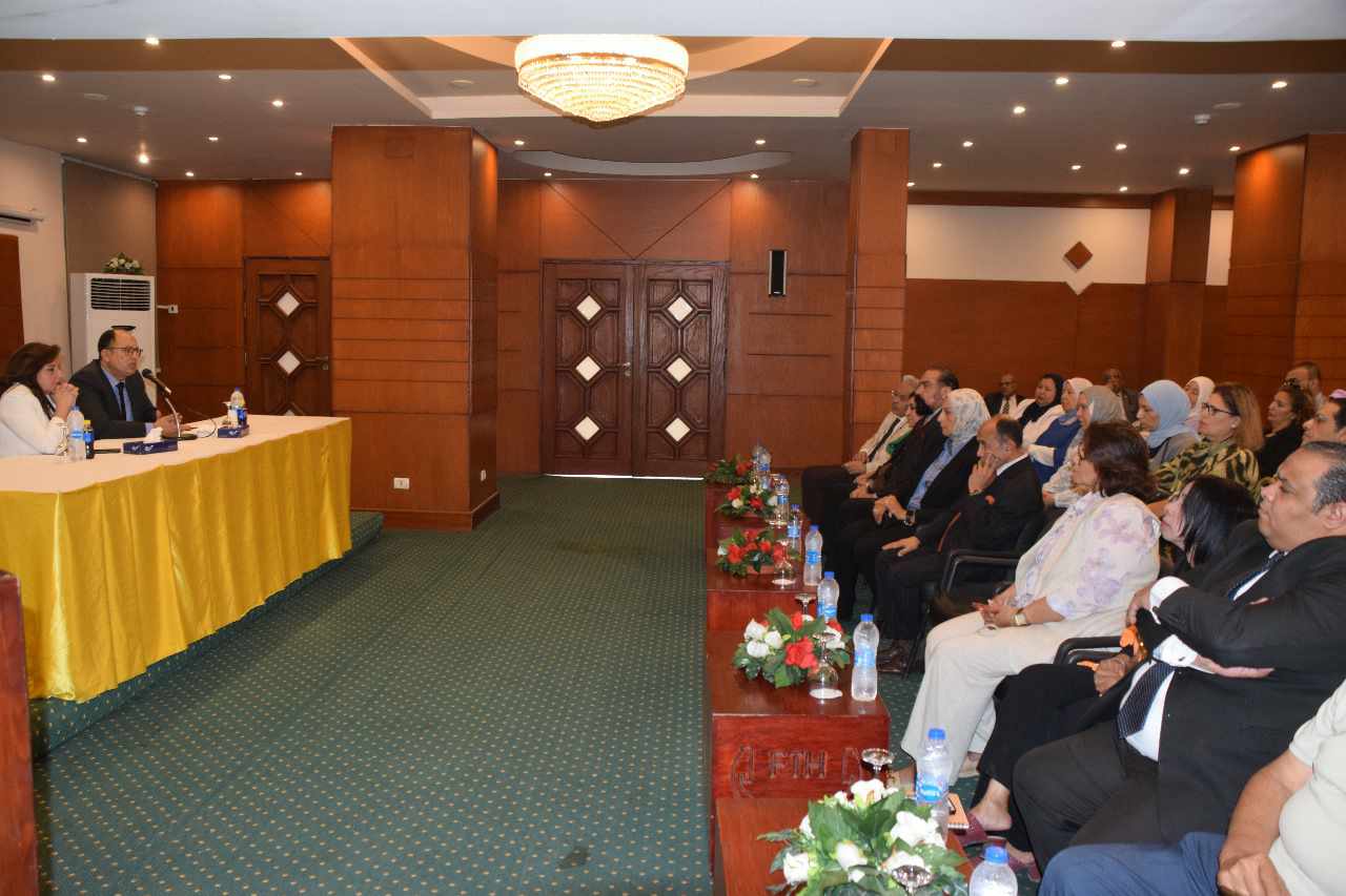 السيد قنديل يؤكد ضرورة عمل براند باسم جامعة حلوان في سوق العمل