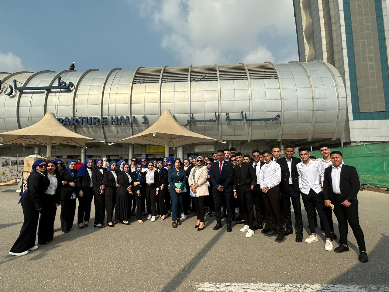 جولة تثقيفية لطلبة المعهد العالى للسياحة والفنادق بمطار القاهرة