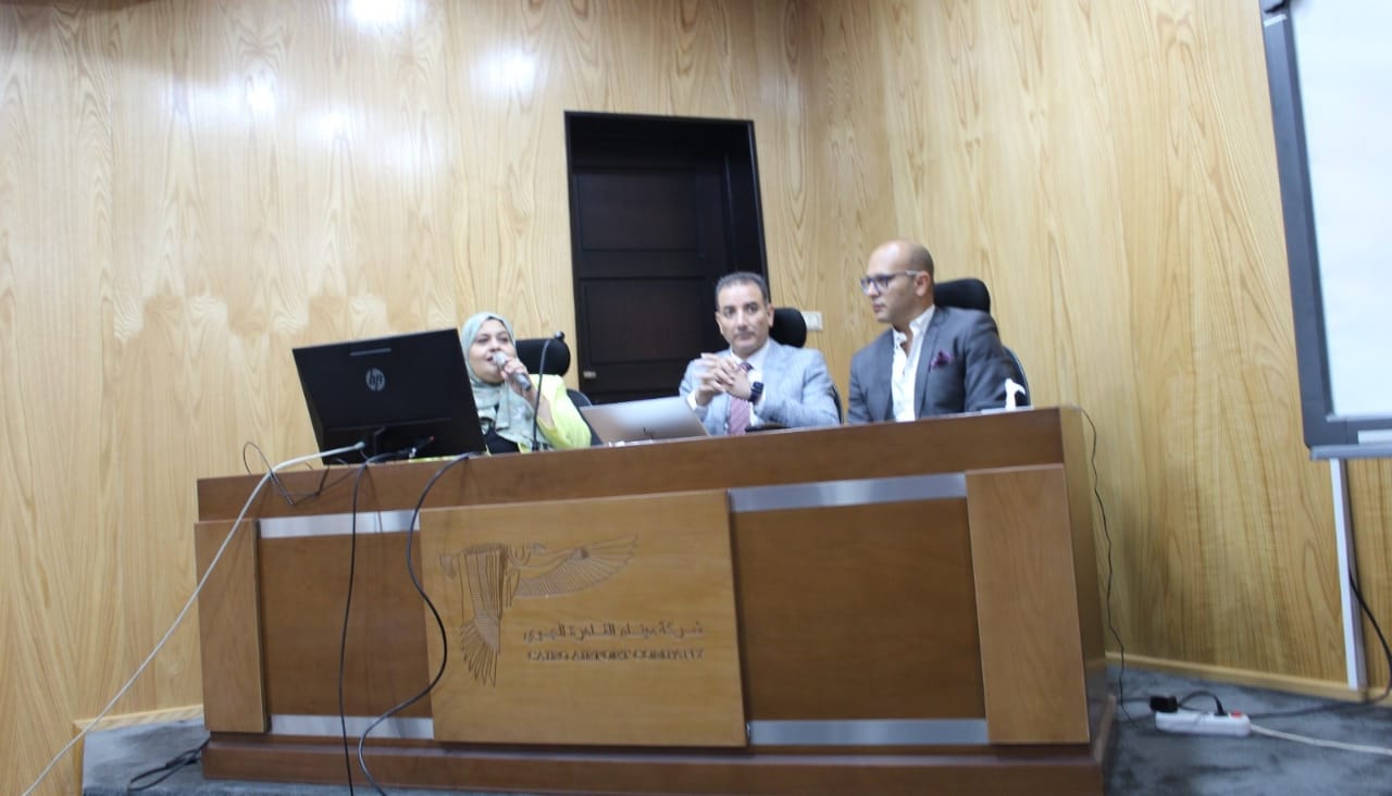 التوعية بخفض الانبعاثات الكربونية بالقابضة للمطارات والملاحة الجوية