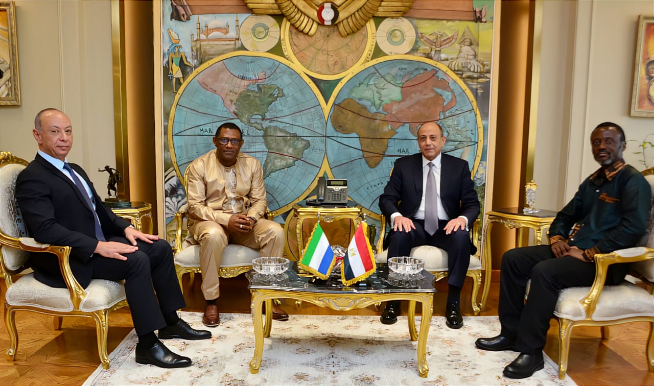 وزير الطيران المدني يبحث مع سفير دولة سيراليون بالقاهرة أوجه التعاون المشترك في مختلف أنشطة الطيران المدني