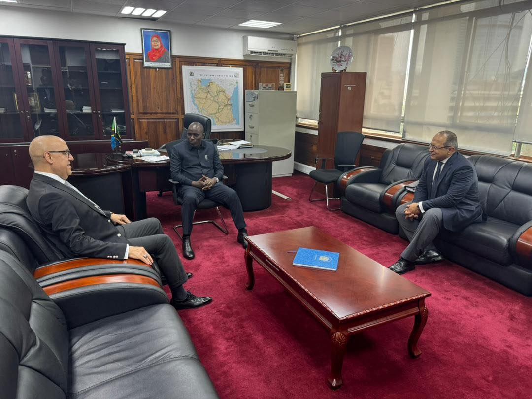 وزير الإسكان ونائب رئيس الوزراء التنزاني يتابعان تقدم الأعمال بمشروع “جوليوس نيريري” الكهرومائية على نهر روفيجي بتنزانيا