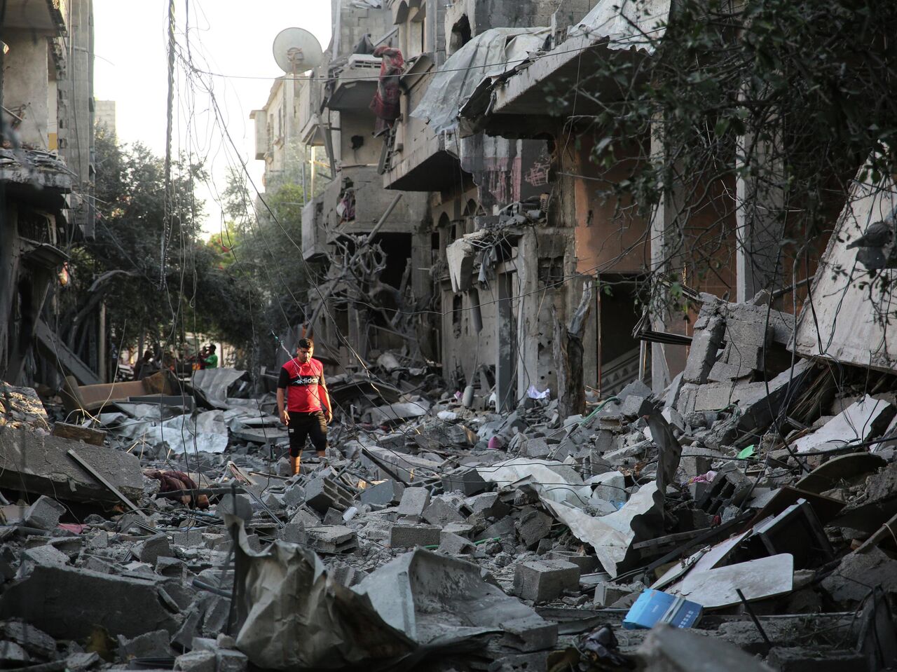 الاحتلال يلوح باجتياح بري للقطاع.. سكان غزة يتحسبون لمزيد من الدمار