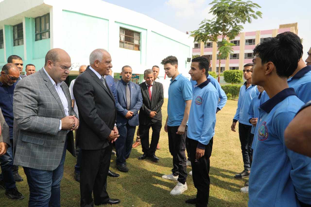 جولة لمحافظ الجيزة بمدارس الحوامدية وأبو النمرس والبدرشين