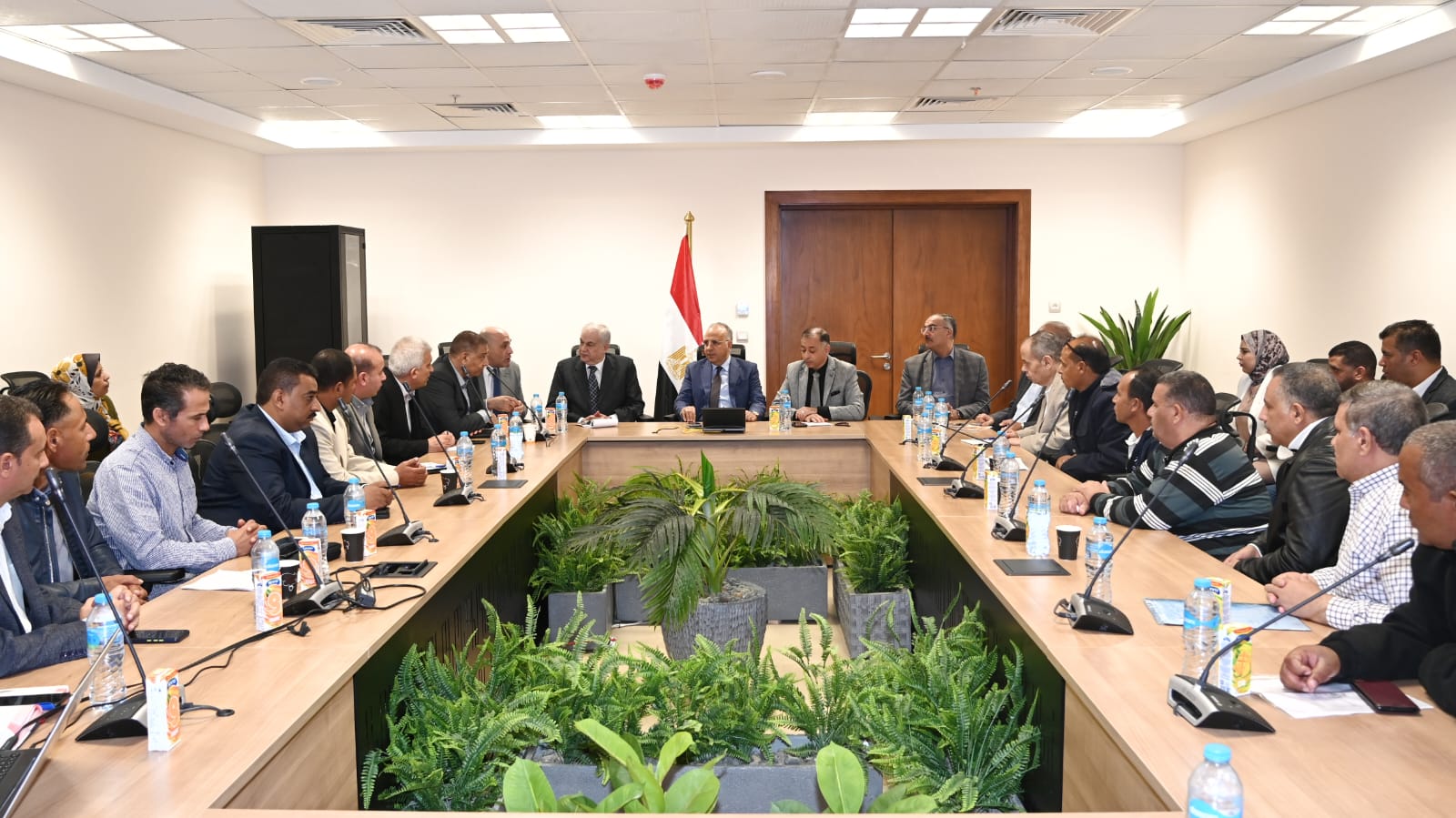 “سويلم” يُتابع نسب التحصيل مستحقات وزارة الري مع مندوبي الحجز الإداري