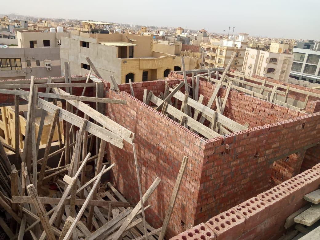 جهاز القاهرة الجديدة يزيل ٣ مخالفات على نفقة المخالفين بمناطق متفرقة