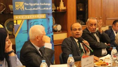رئيس البورصة يستعرض مزايا القيد والاستثمار في البورصة ويبحث مجالات التعاون المشترك