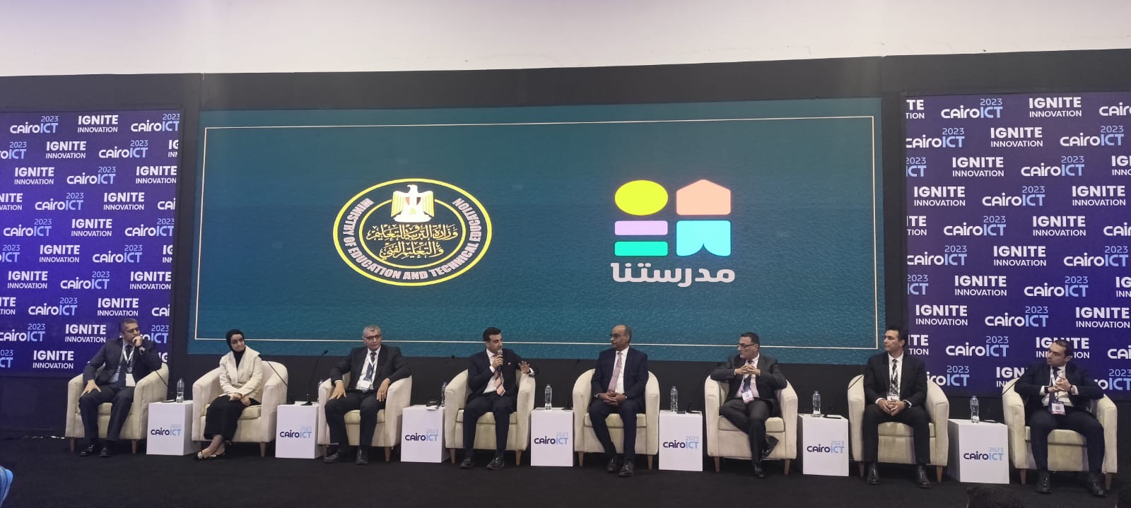 في جلسة استعرضت عددا من التطبيقات المحلية: مساع لتحسين المخرجات لتطوير عقول الطلاب تحفيزا لقدراتهم الإبداعية