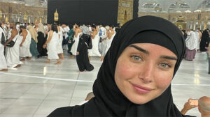 هنا الزاهد تؤدي العمرة بعد انفصالها عن أحمد فهمي