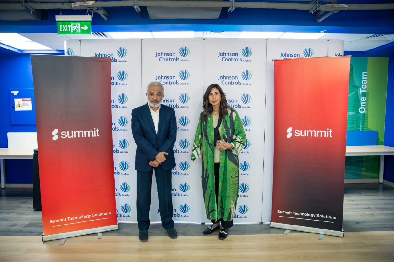 شراكة استراتيجية بين “جونسون كونترولز” و “ساميت للحلول التقنية” لتعزيز أعمال أنظمة إدارة المنشآت