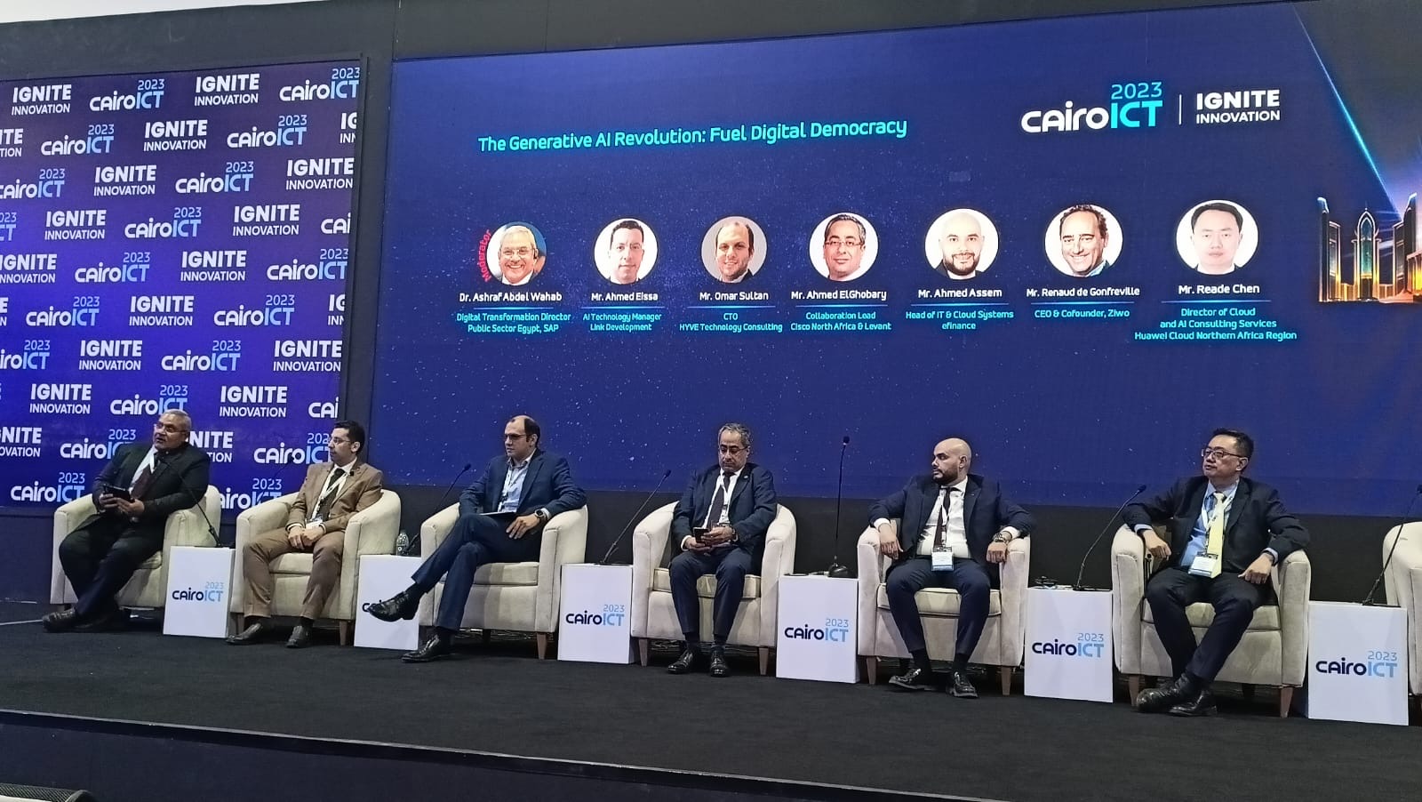 في جلسة ناقشت “ثورة الذكاء الاصطناعي التوليدي: ديمقراطية الوقود الرقمي”: كيف يمكن تعزيز “نزاهة التكنولوجيا”؟