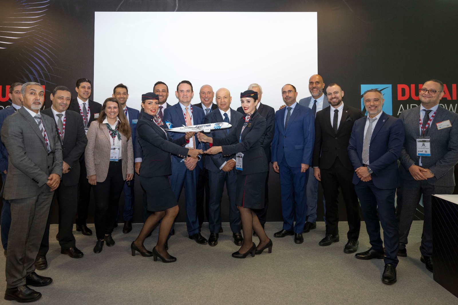 توقيع مذكرة تفاهم بين مصر للطيران و Rolls- Royce لصيانة 20 محرك ترينت XWB-84 لطائرات A350-900