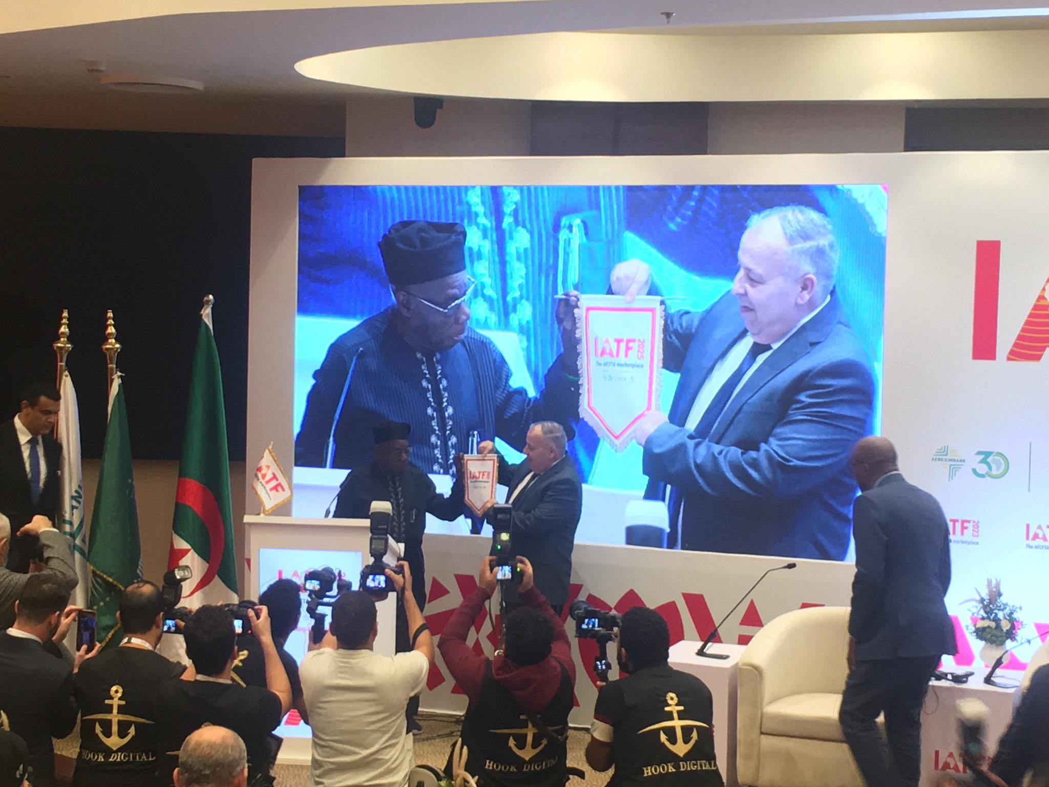 مصر تسلم الجزائر استضافة المعرض الأفريقي للتجارة البينية 2025