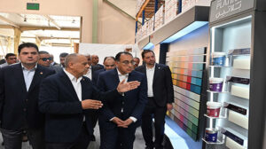 “مدبولي” يتفقد مصنع الشركة الألمانية اللبنانية للدهانات