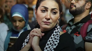 وفاء عامر تنعى الفنان الراحل طارق عبد العزيز