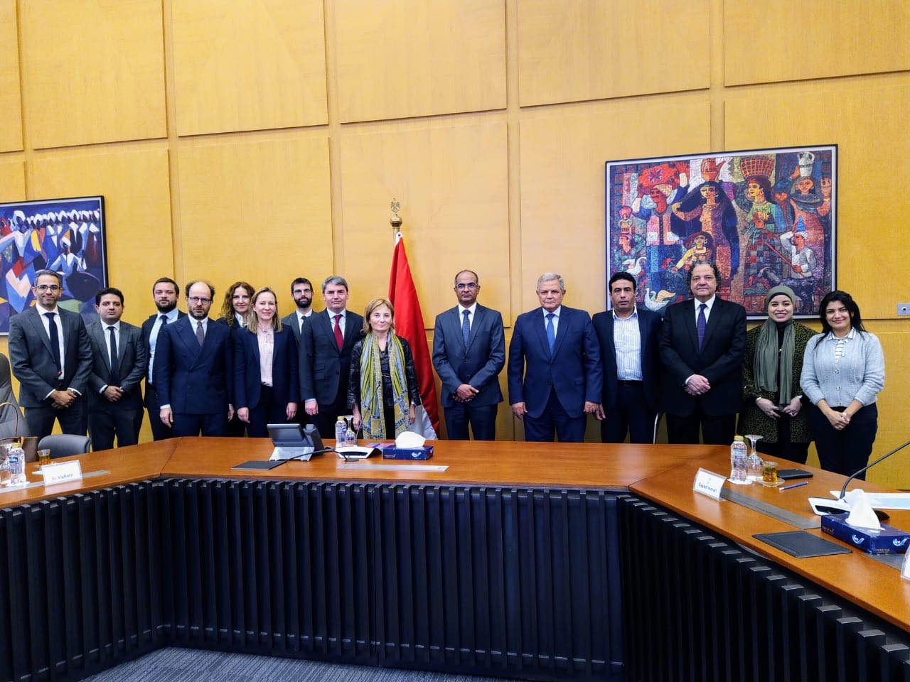 وزير الإسكان يبحث مع بنك الاستثمار الأوروبي موقف تنفيذ المشروعات المشتركة