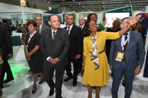 وزير التجارة والصناعة يشيد بجودة المعروضات في المعرض الافريقي للتجارة البينية