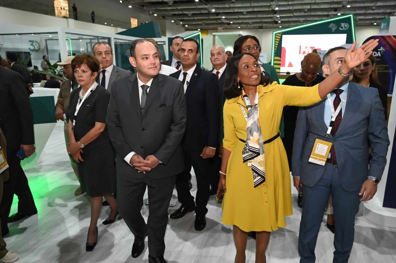 وزير التجارة والصناعة يشيد بجودة المعروضات في المعرض الافريقي للتجارة البينية