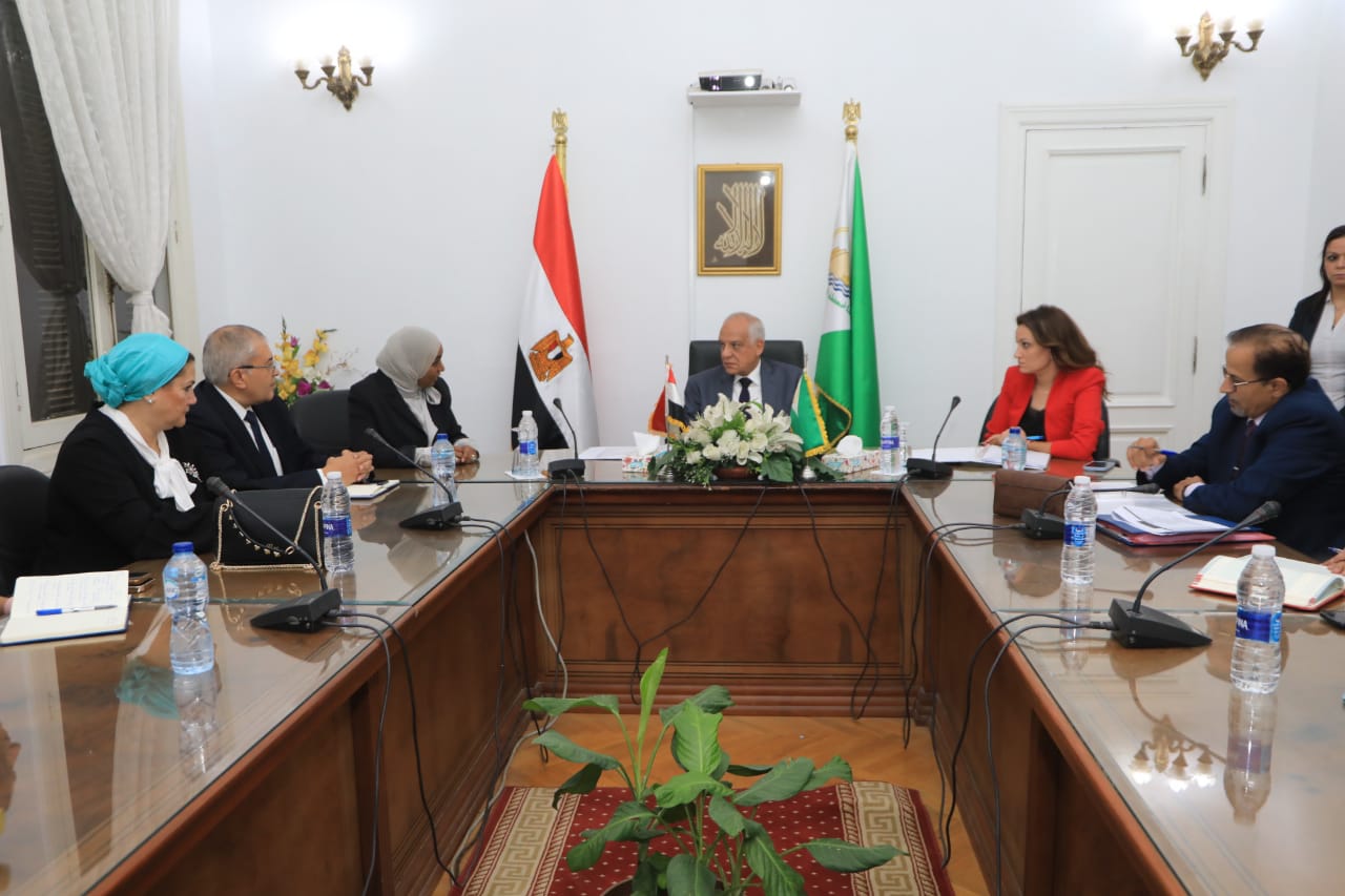 مكافأة شهر لمسئولين برنامج ” اسرة ” بمحافظ الجيزة