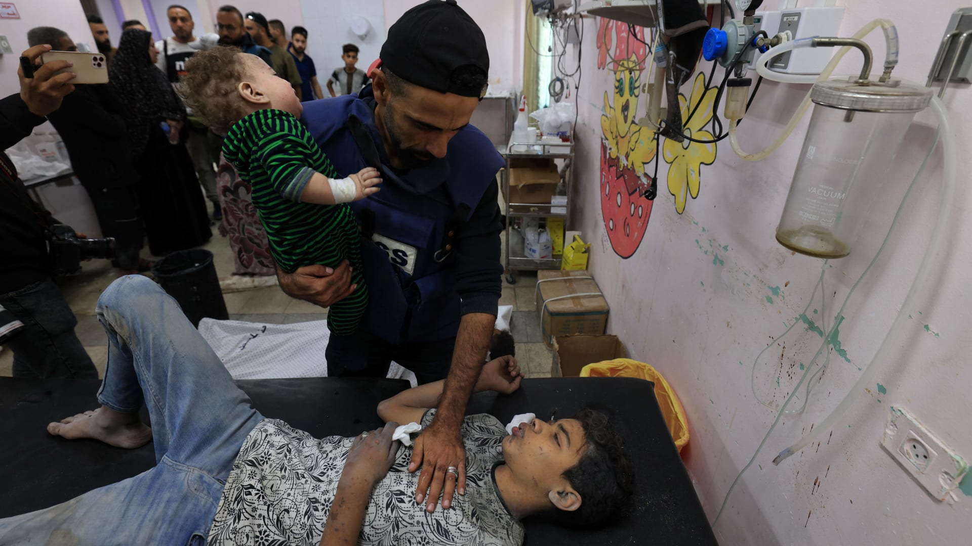 الصحة الفلسطينية: أكثر من 60% من المستشفيات والمراكز الطبية في غزة “خارج الخدمة”