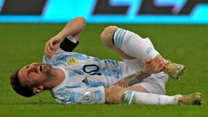 ميسي يكشف تفاصيل إصابته في مباراة البرازيل ويتحدث عن قمع قوات الأمن