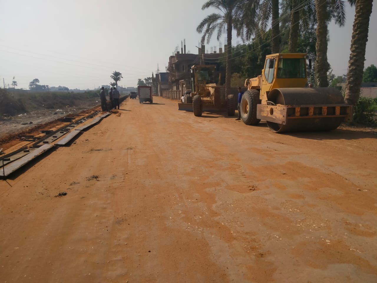 محافظ الجيزة يتابع اعمال رصف طرق ترعة الزمر وأبو ربع بالعمرانية