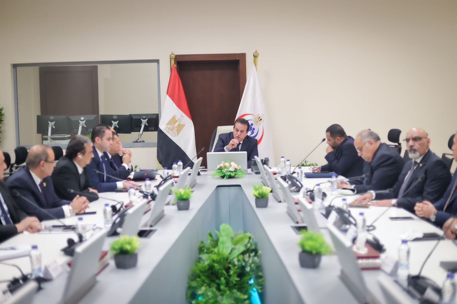 وزير الصحة يناقش خطة التأمين الطبي للانتخابات الرئاسية