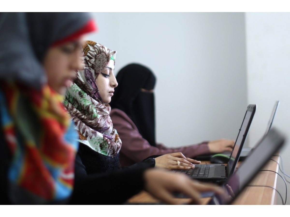 قفزة نوعية تساهم فى تمكينها.. “المرأة الفلسطينية” مناضلة  من أجل “التنمية التكنولوجية”