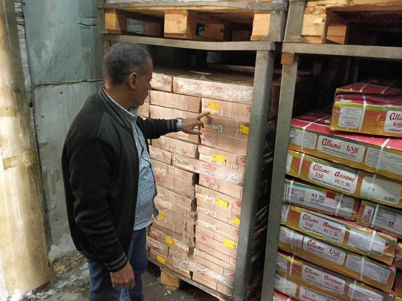 ضبط 10 أطنان و695 كجم مصنعات لحوم ودواجن فاسدة بأحياء الجيزة